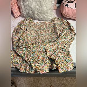 Super Cute Elizabeth Wilson Top